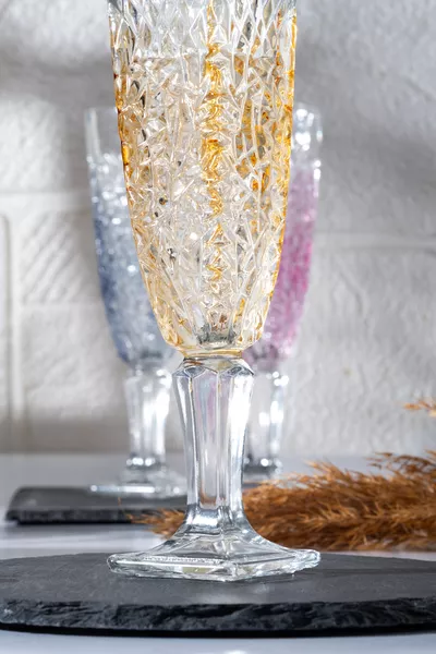 3-farbiges 6-teiliges Glas-Wassergläser-Set für Kaffee | cc Glas mit Fuß