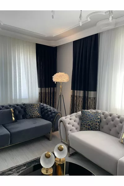 Аристократичен лампион с триножник с истински пера в златно и бяло