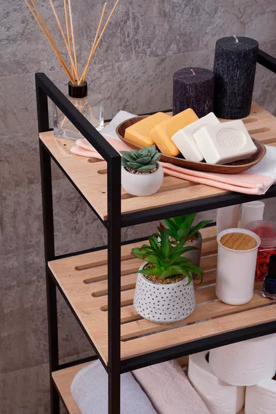 Houten badkamerkast met handdoekrek en zeepbakje Sergen badkamer keuken woonkamer decoratieve open kast met 4 vakken