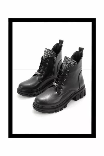 حذاء نسائي أسود وحذاء 