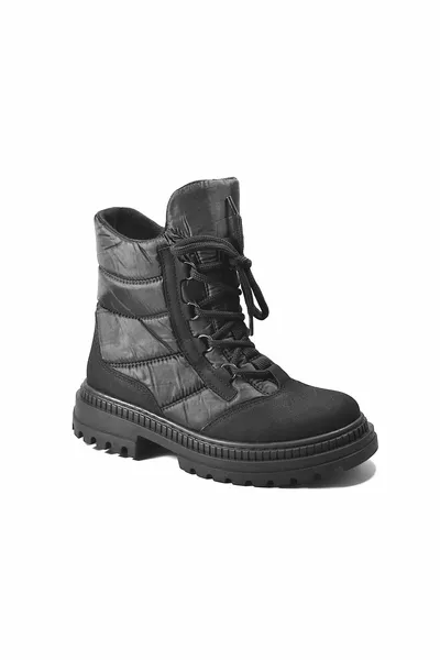 . Черные женские зимние сапоги на толстой подошве