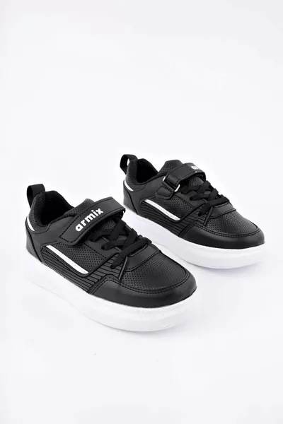 Weiß garnierte Kinder-Sneakers mit Velcro