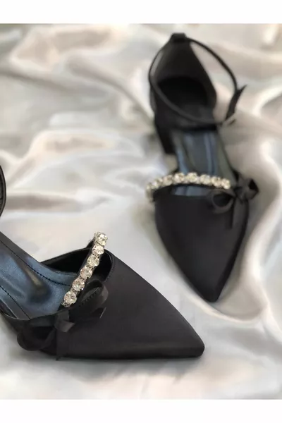 أحذية الساتان ذات الكعب العالي SVETA من الحجر الأسود