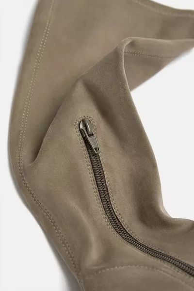 أحذية مطاطية بكعب عال