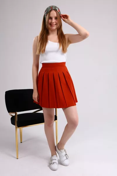 Short skirt with tile pleats