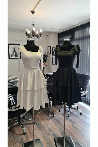 أسود الساتان مربع خط الرقبة، بلا أكمام، الكتف القوس وعد الخطوبة فستان التخرج