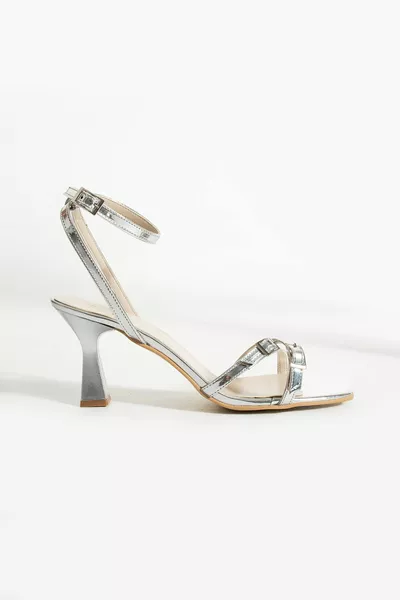 Kadın Platin 3 Tokalı Bantlı Topuklu Ayakkabı