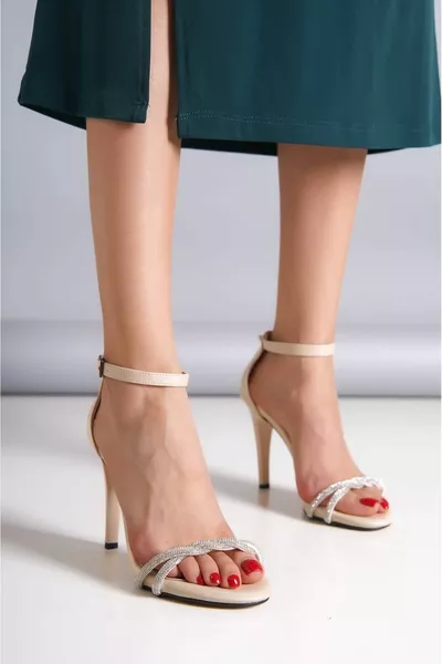 Бежови плетени каменни токчета