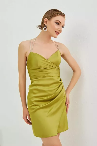 فستان ستان أخضر فاتح قصير قصة فستان