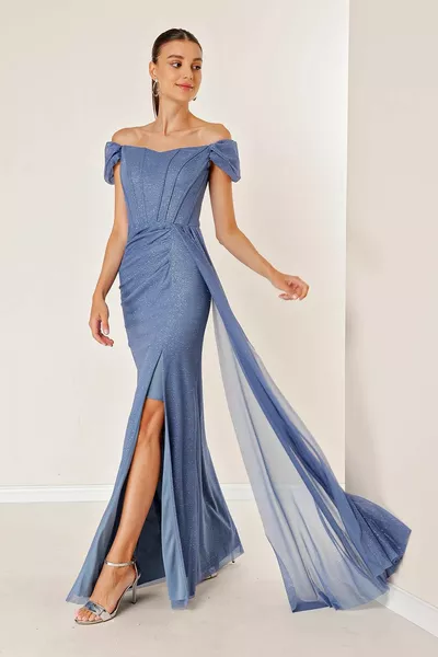 Robe longue à armatures à paillettes avec bas de manches drapés sur le devant