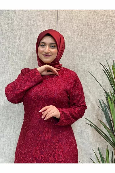 Дантелени вечерни рокли Kordena