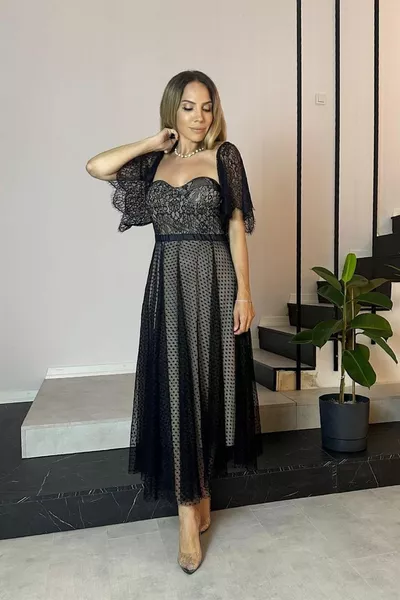  البولكا دوت تول تصميم اللباس الأسود