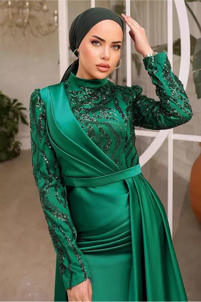 GRÜNES (SMARAGD) PAILLETTENBESETZTES DAMEN-ABENDKLEID T 