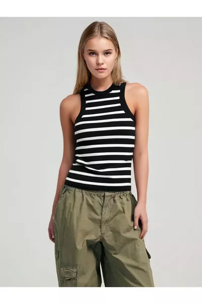 Canottiera a coste con collo Halter Novelle