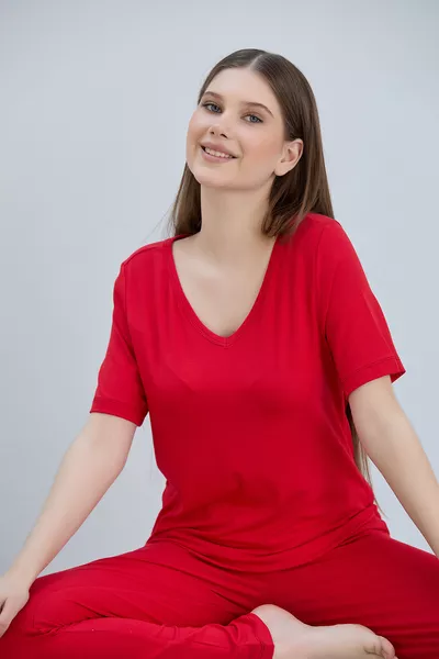 طقم بيجامة نسائي منسوج من الفيسكوز برقبة V وأكمام قصيرة