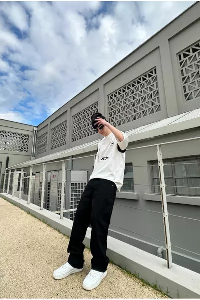 جينز فضفاض أسود