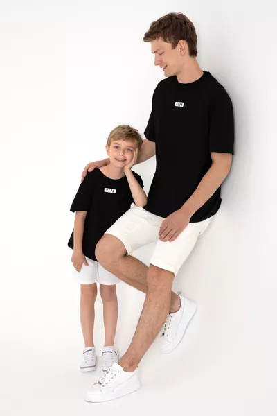 Мъжка тениска Oversize с черно колоездачно деколте 