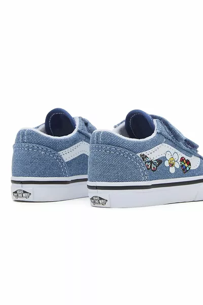 حذاء رياضي قديم سكول في للأطفال