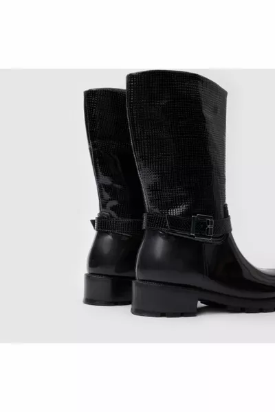 أحذية المطر النسائية []