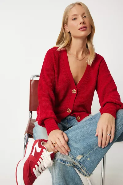 كارديجان نسائي أحمر برقبة على شكل V بأزرار 