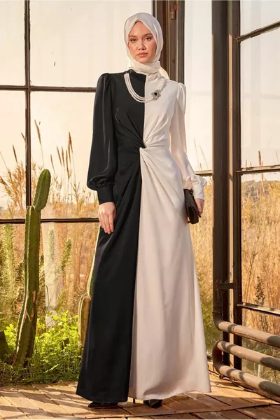 TWO-COLOR ACCESSORY EVENING DRESS 