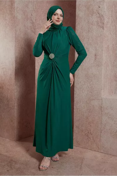 STONE BROOCH DETAILED EVENING DRESS 