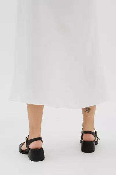 صنادل جلد طبيعي بكعب  a bn Ayk 