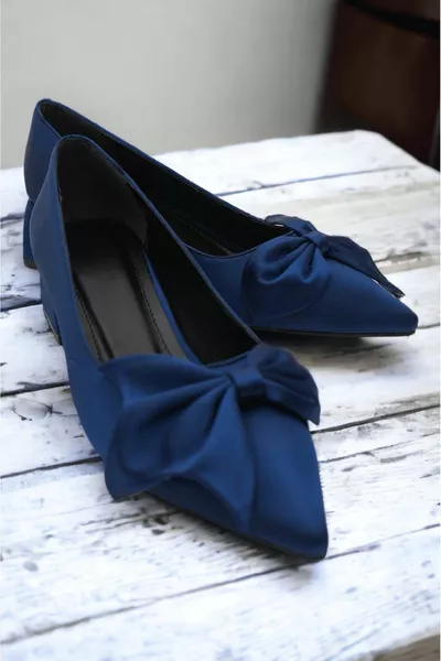 كعب كعب كامل من الساتان باللون الأزرق الداكن (4 سم)