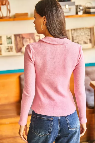 Camicetta canotta rosa con collo alto da donna 