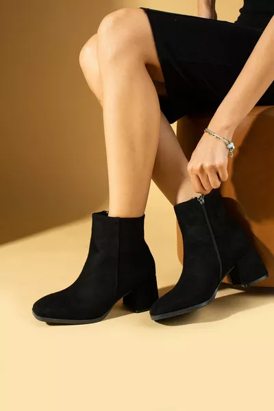 Yeni Sezon Kadın Siyah Süet Fermuar Detaylı Kısa Confort Tarz Şık ve Klasik Rahat Bot