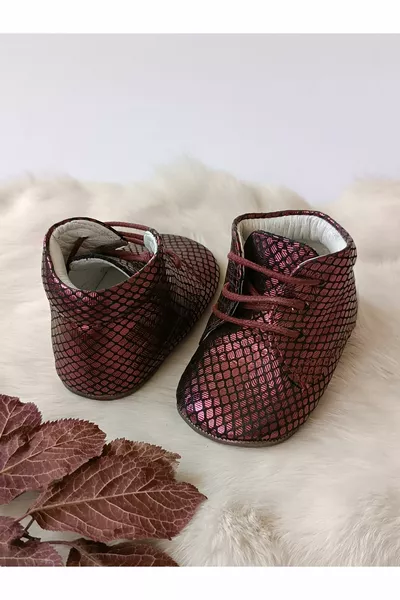 Burgunderfarbene bedruckte Babyschuhe aus echtem Leder