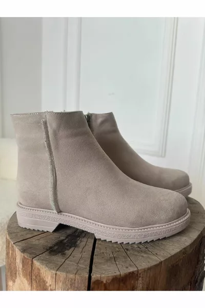 Бежови велурени ботуши Ponny