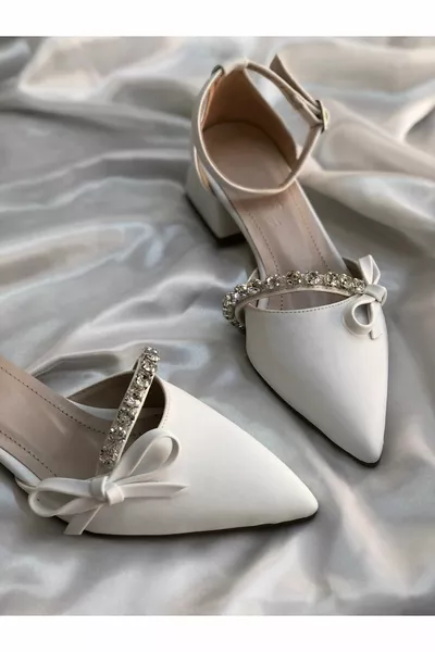 SVETA SATINSCHUHE AUS WEISSEM STEIN MIT FOLIERTEM ABSATZ