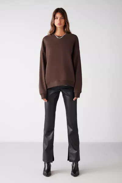 كنزة نسائية من القطن العضوي ناعمة من الداخل مزودة بفرو داخلي وياقة دائرية باللون البني من VANELTINA