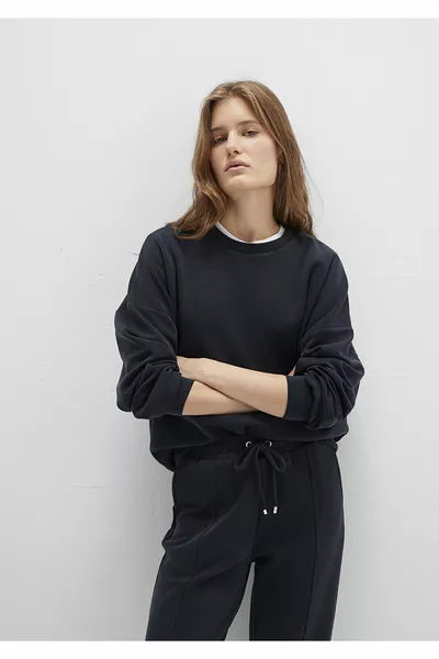 سويت شيرت لوكس تاتش أسود من مادل 