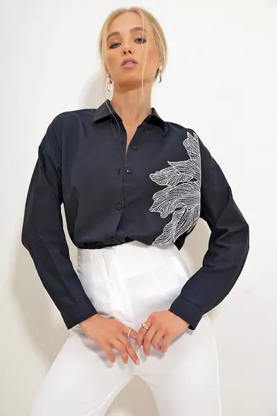 Damen Schwarzes, mit Blumen besticktes Oversize-Gewebtes Hemd