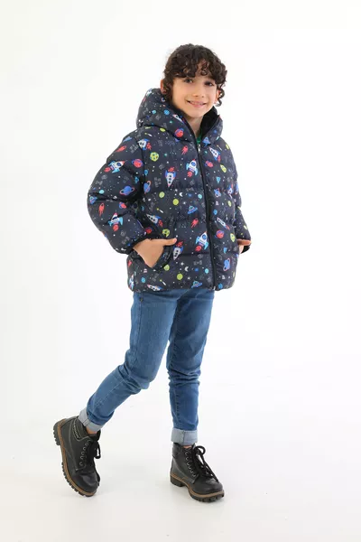 جاكيت شتوي مبطن للطفل الصبي مع قبعة وجيوب ونقشة كواكب