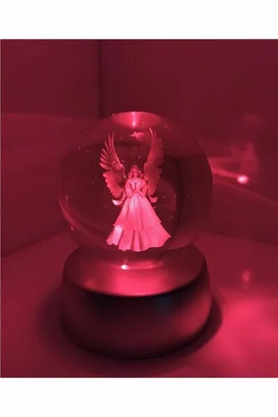 Стъклен глобус с фигура на ангел с LED светлина на стойка, специално за Свети Валентин