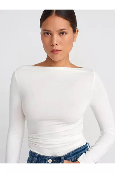  قميص بياقة قارب بأكمام طويلة - كريم