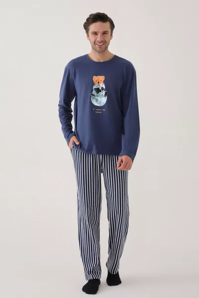 طقم بيجامة رجالي قطن طويل الأكمام علوي بطبعة رائد فضاء وسفلي مخطط