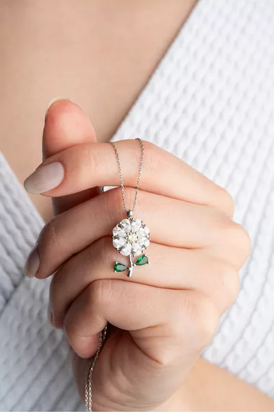  Sterling Silver Daisy Necklace in a Light-Up Box