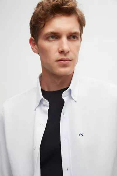 قميص قطنيمطرز بتفاصيل التطريز من دي اس دامات، بقصة ضيقة، أزرق فاتح، يفتح بأزرار على الياقة، سهل الكي