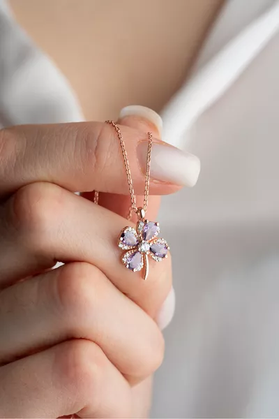 Silver Setting Four-Leaf Clover Necklace with Purple Stone