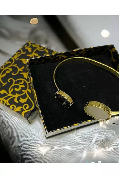 سوار نحاسي قديم بأحجار الأونيكس وعين القط