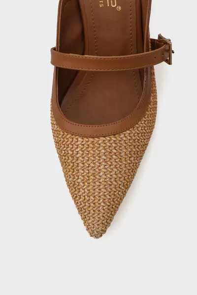 صنادل نسائية من نينا من الجلد الطبيعي بطرف مدبب ولسان مغلق