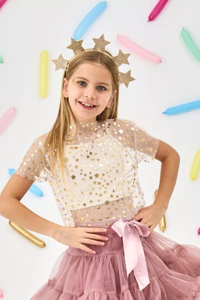 توب قصير شيفون بناتي بلون عاجي مطبوع بالنجوم