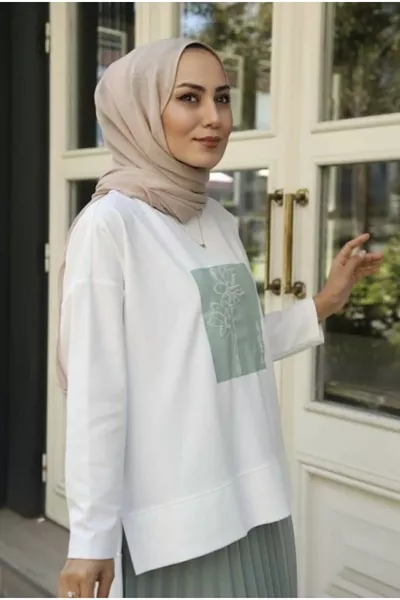 طقم نسائي مع تنورة مكشكشة باللون النعناعي