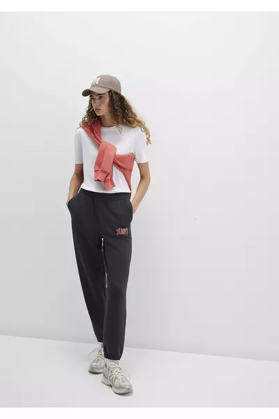 سروال رياضي أنثراسيت بطباعة شعار 