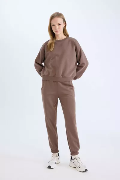 طقم قطعتين مقاس عادي: سويت شيرت وبنطال رياضي بحزام مطاطي AXNS