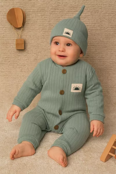 Set per neonato con tuta a tinta unita, cappellino e scudo solare